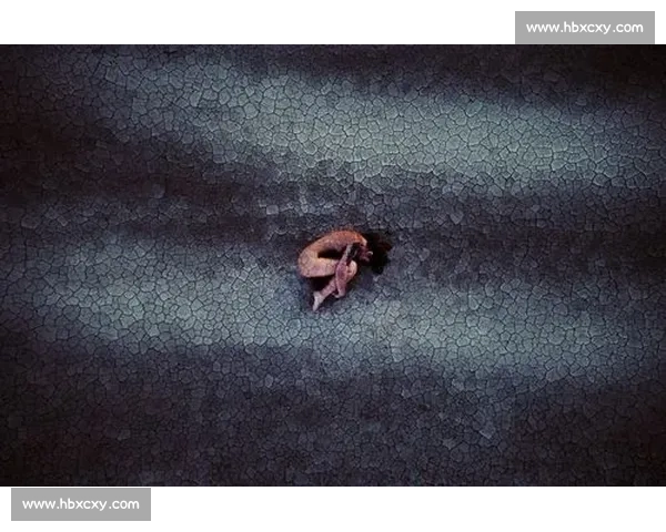 收球瞬间的惊鸿一钩