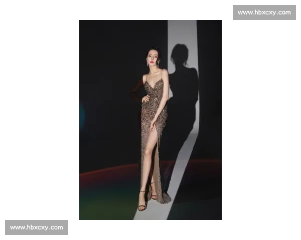 李娜旗袍坐镇晚宴，卡琳斯卡娅美出圈！香港网赛星光浓